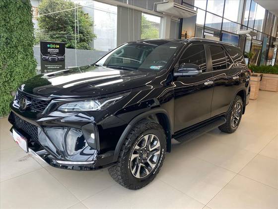 TOYOTA HILUX SW4 2.8 D-4D TURBO DIESEL SRX 7L 4X4 AUTOMÁTICO